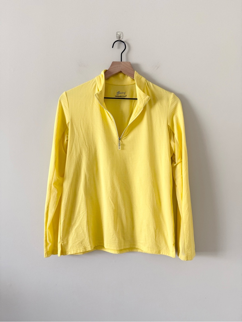 Swing bette&court Yellow Long Sleeve Half Zip Athletic Top Size M